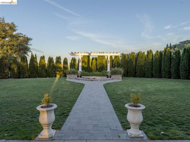 7160 Pitlochry Dr, Gilroy, CA 95020