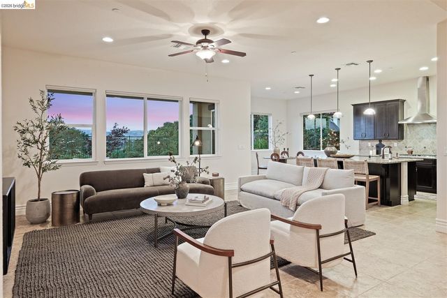 7160 Pitlochry Dr, Gilroy, CA 95020