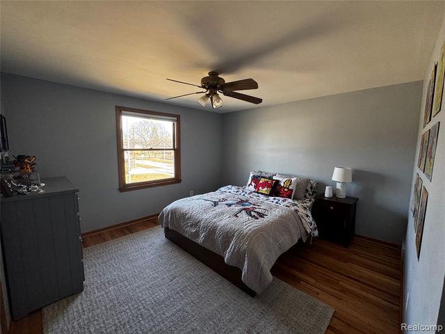 855 Avon Court, Grosse Pointe Woods, MI 48236