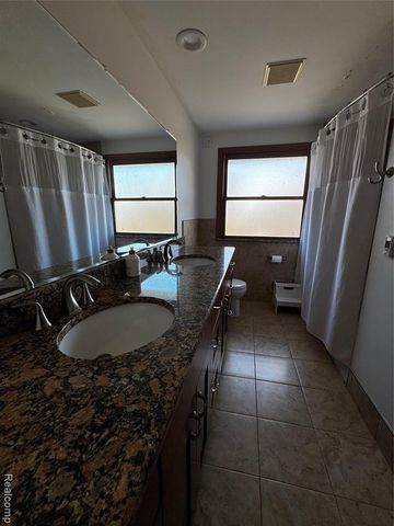 855 Avon Court, Grosse Pointe Woods, MI 48236