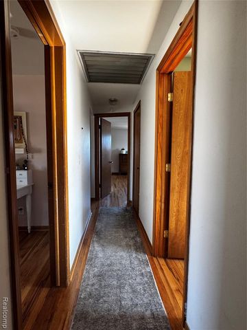 855 Avon Court, Grosse Pointe Woods, MI 48236