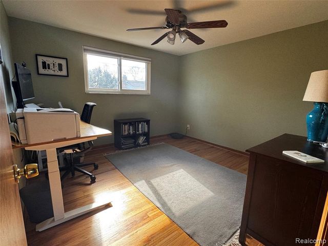 855 Avon Court, Grosse Pointe Woods, MI 48236