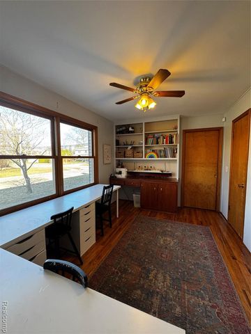 855 Avon Court, Grosse Pointe Woods, MI 48236