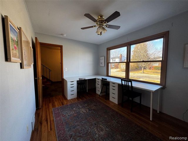 855 Avon Court, Grosse Pointe Woods, MI 48236