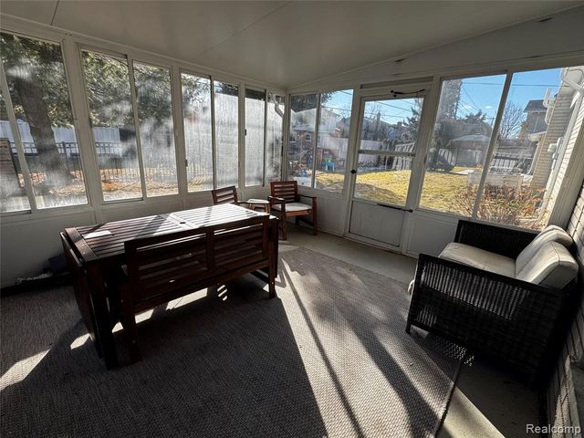 855 Avon Court, Grosse Pointe Woods, MI 48236