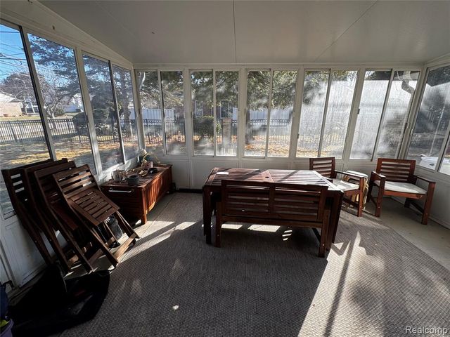 855 Avon Court, Grosse Pointe Woods, MI 48236