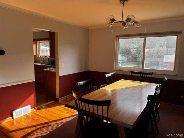 855 Avon Court, Grosse Pointe Woods, MI 48236