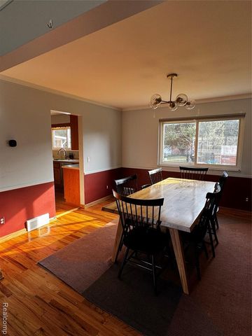 855 Avon Court, Grosse Pointe Woods, MI 48236