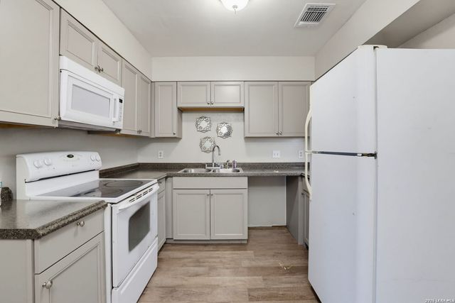 1502 EICHEN RD, New Braunfels, TX 78130