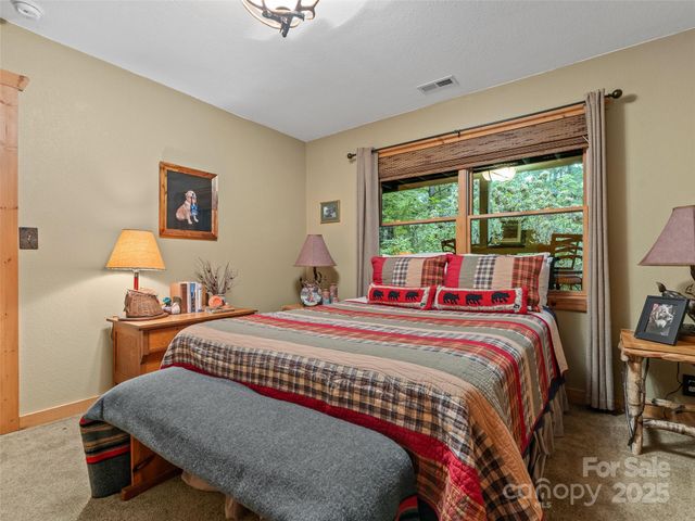 779 Thissa Way, Brevard, NC 28712