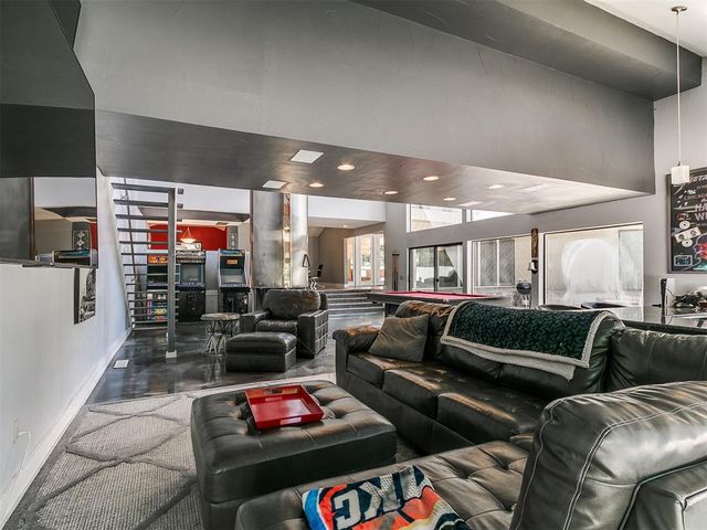 913 Oak Tree Drive, Edmond, OK 73025