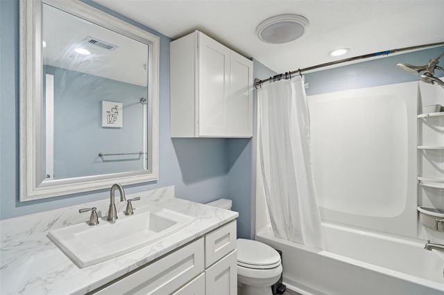 404 Oaklawn Street, League City, TX 77573