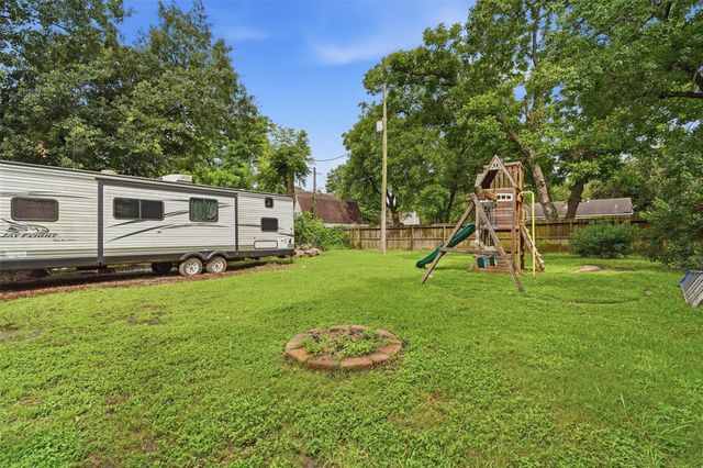 404 Oaklawn Street, League City, TX 77573