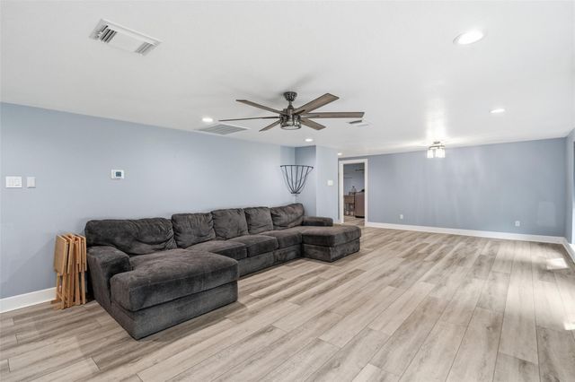 404 Oaklawn Street, League City, TX 77573