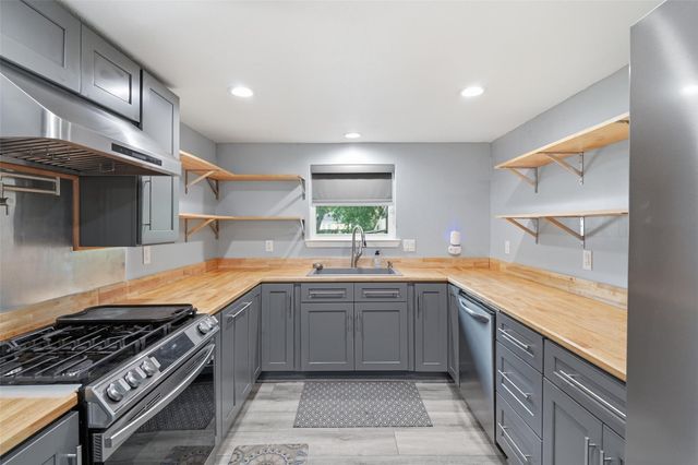 404 Oaklawn Street, League City, TX 77573