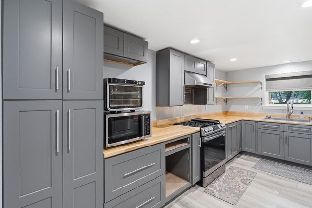 404 Oaklawn Street, League City, TX 77573