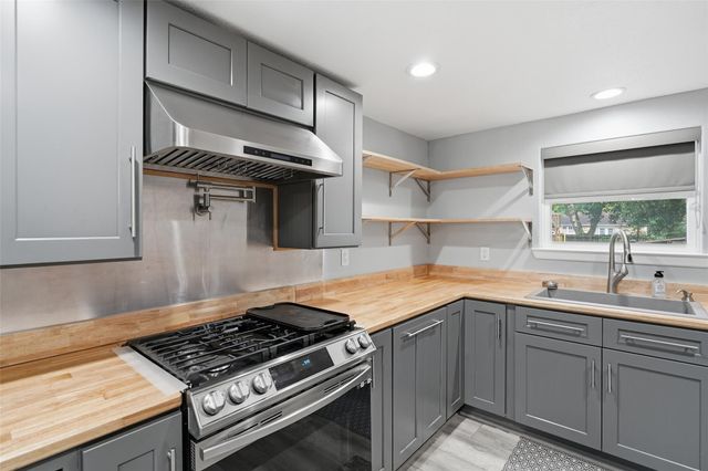 404 Oaklawn Street, League City, TX 77573