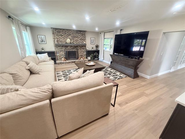 1995 ARVIS CIRCLE E, Clearwater, FL 33764