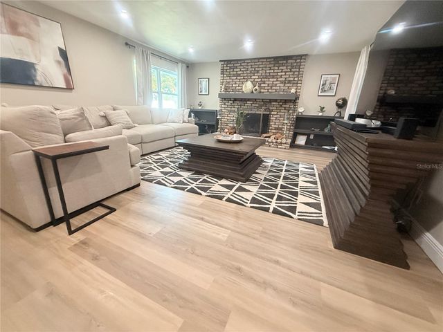 1995 ARVIS CIRCLE E, Clearwater, FL 33764