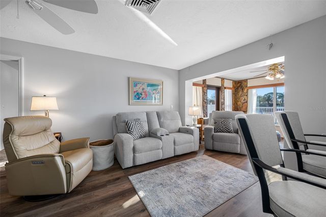 1822 WINCHESTER ROAD N, St Petersburg, FL 33710