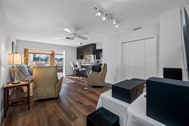 1822 WINCHESTER ROAD N, St Petersburg, FL 33710