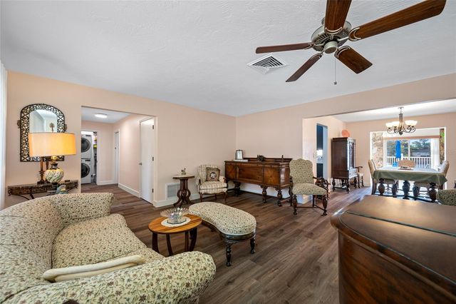 1822 WINCHESTER ROAD N, St Petersburg, FL 33710