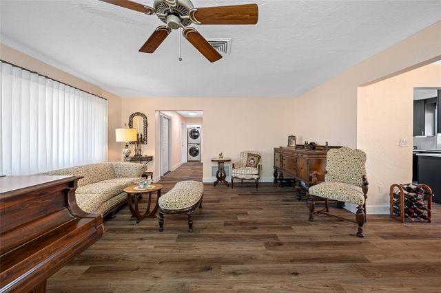 1822 WINCHESTER ROAD N, St Petersburg, FL 33710