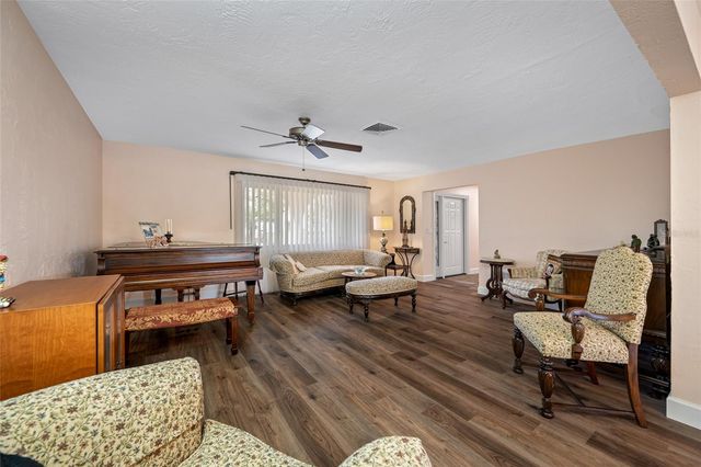 1822 WINCHESTER ROAD N, St Petersburg, FL 33710