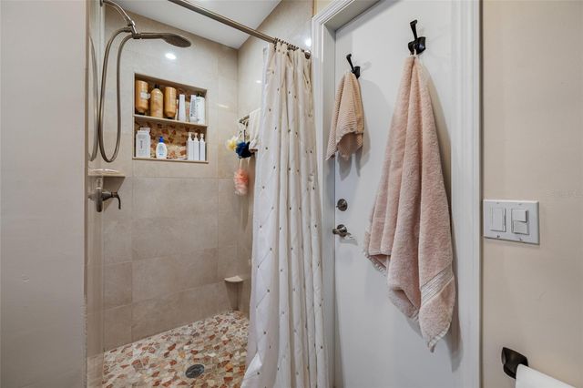 1822 WINCHESTER ROAD N, St Petersburg, FL 33710