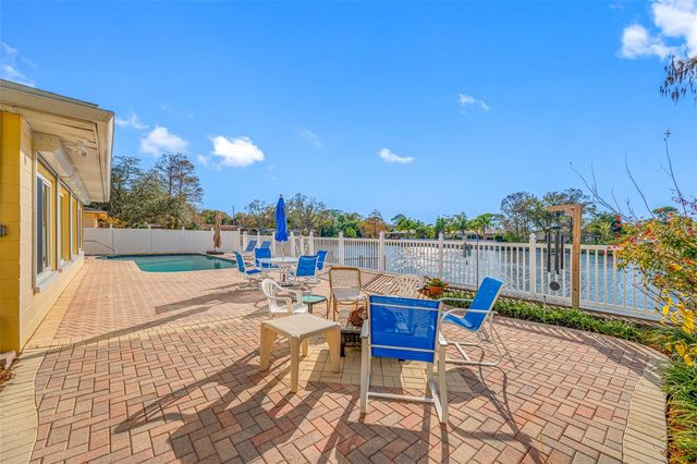 1822 WINCHESTER ROAD N, St Petersburg, FL 33710