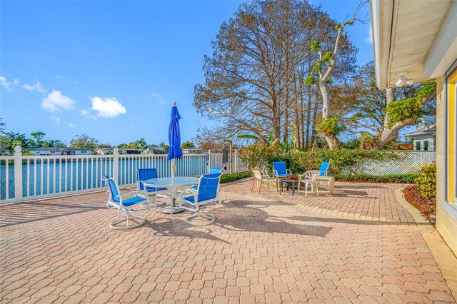 1822 WINCHESTER ROAD N, St Petersburg, FL 33710