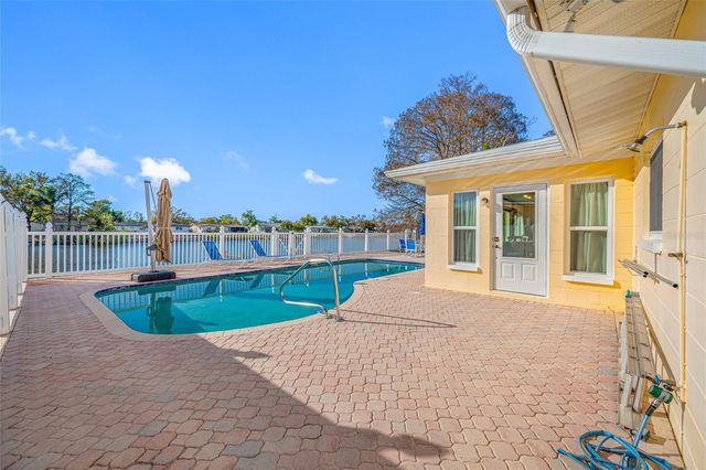 1822 WINCHESTER ROAD N, St Petersburg, FL 33710