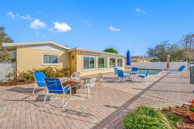 1822 WINCHESTER ROAD N, St Petersburg, FL 33710