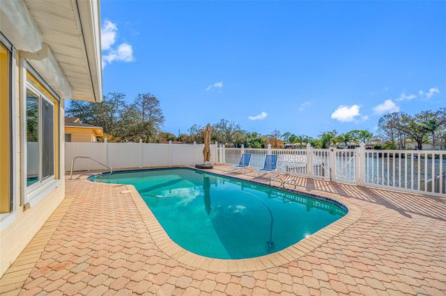 1822 WINCHESTER ROAD N, St Petersburg, FL 33710