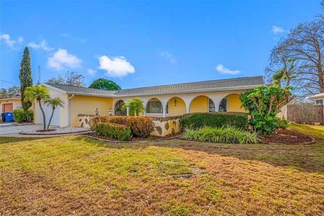 1822 WINCHESTER ROAD N, St Petersburg, FL 33710