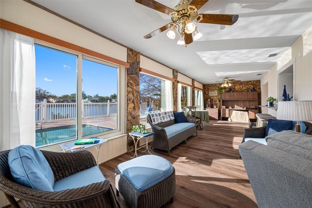 1822 WINCHESTER ROAD N, St Petersburg, FL 33710