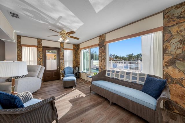 1822 WINCHESTER ROAD N, St Petersburg, FL 33710