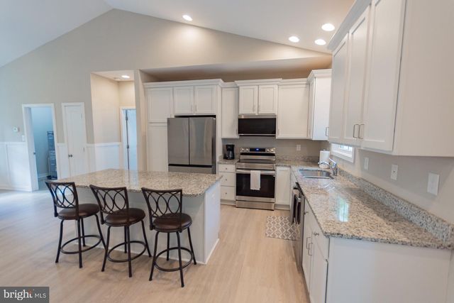 1083 NADENBOUSCH LN, Martinsburg, WV 25405