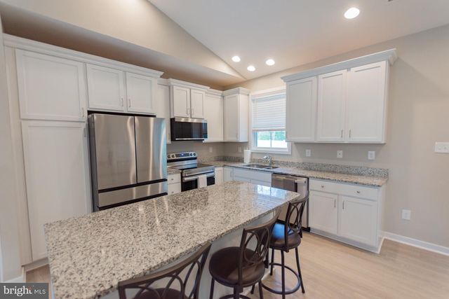 1083 NADENBOUSCH LN, Martinsburg, WV 25405