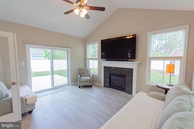 1083 NADENBOUSCH LN, Martinsburg, WV 25405