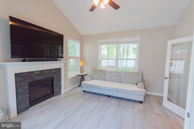 1083 NADENBOUSCH LN, Martinsburg, WV 25405