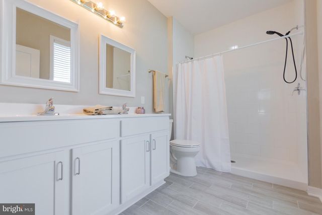 1083 NADENBOUSCH LN, Martinsburg, WV 25405