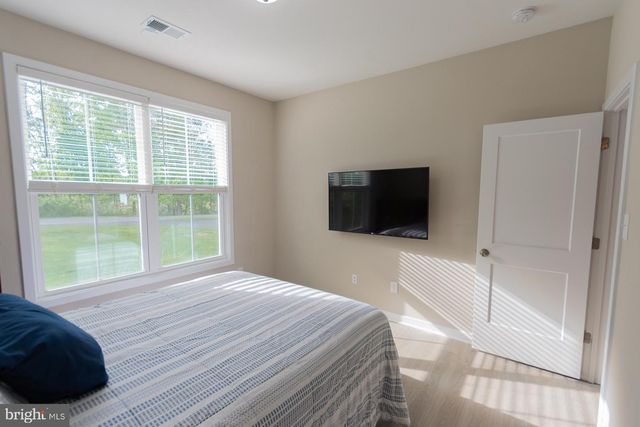 1083 NADENBOUSCH LN, Martinsburg, WV 25405