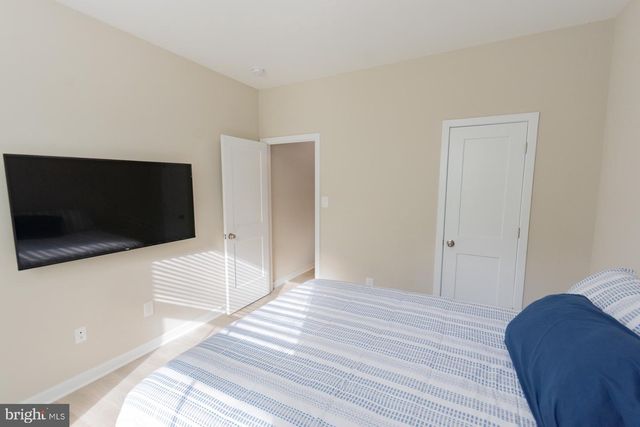1083 NADENBOUSCH LN, Martinsburg, WV 25405