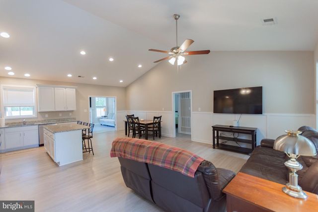 1083 NADENBOUSCH LN, Martinsburg, WV 25405