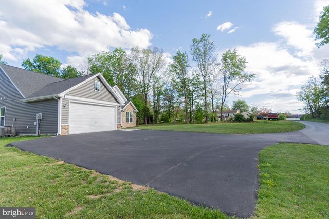 1083 NADENBOUSCH LN, Martinsburg, WV 25405