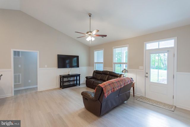 1083 NADENBOUSCH LN, Martinsburg, WV 25405