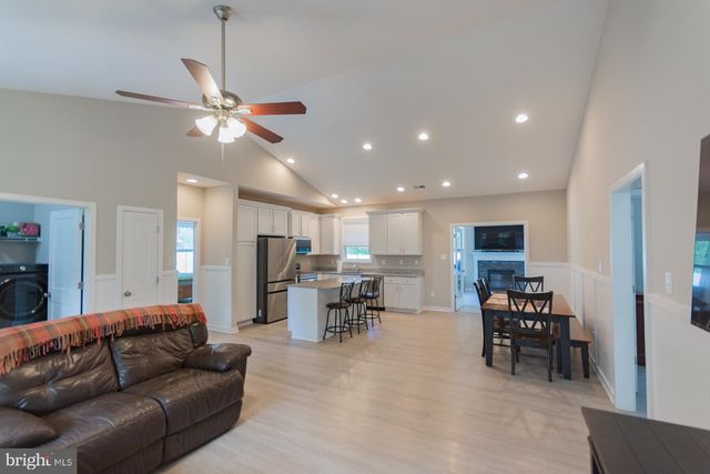 1083 NADENBOUSCH LN, Martinsburg, WV 25405