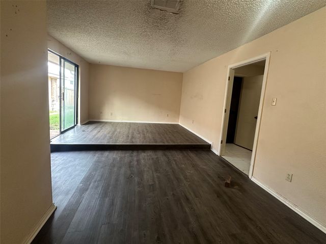 305 Marriott Lane, Garland, TX 75040