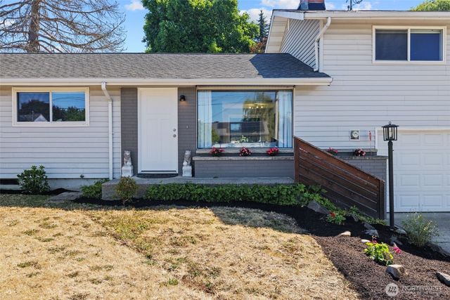22912 105th Avenue SE, Kent, WA 98031
